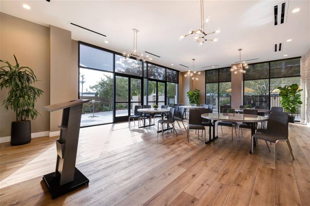 Home2 Suites By Hilton Anaheim Resort 2