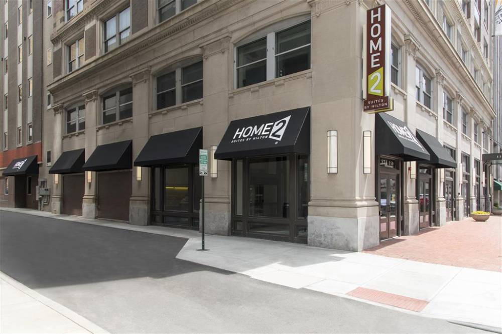 Home2 Suites By Hilton Indianapolis Downtown 2