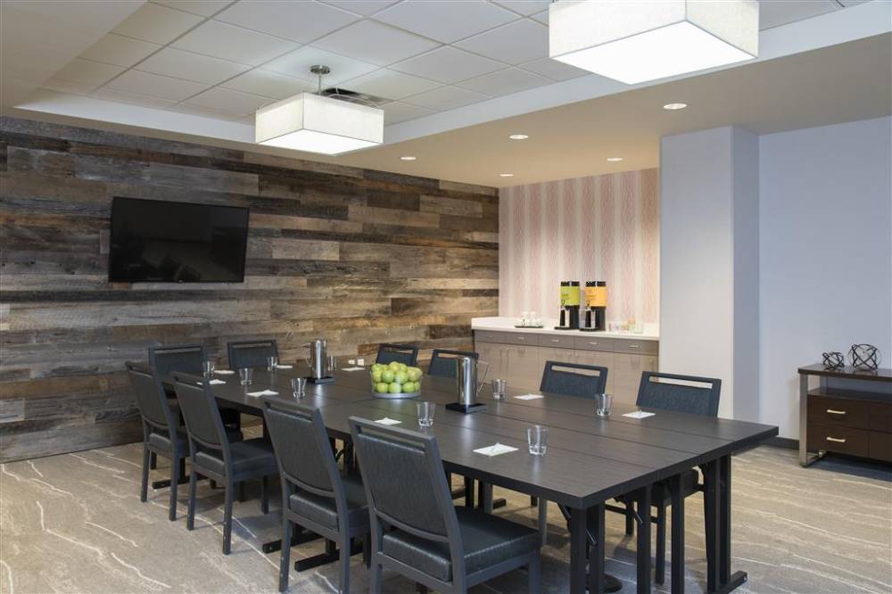 Home2 Suites By Hilton Indianapolis Downtown 3