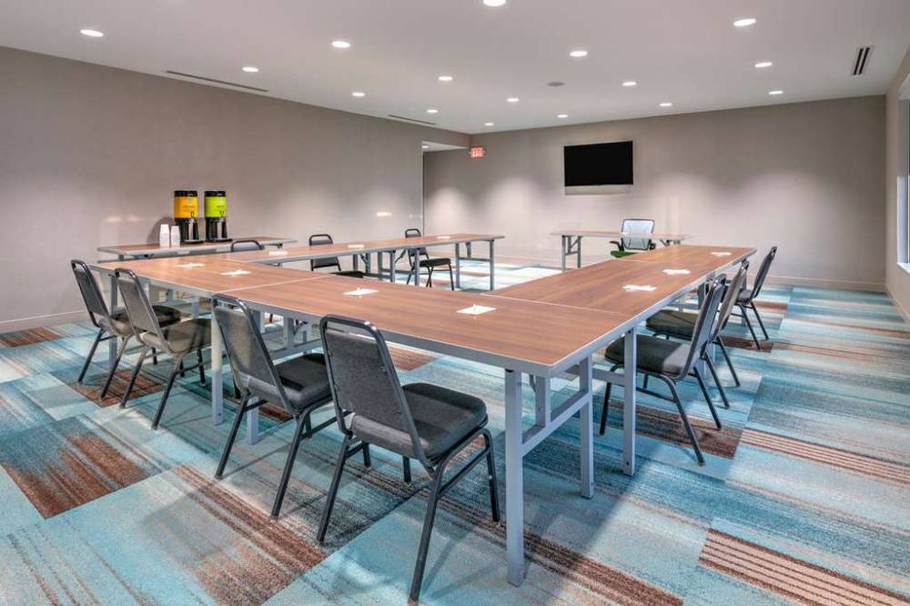 Home2 Suites By Hilton Tulsa Airport 2
