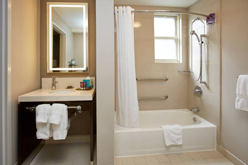 Hotel Adagio Autograph Collection 5