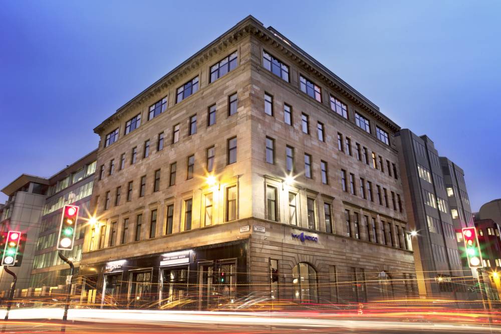 Hotel Indigo enjoys a peaceful location at night