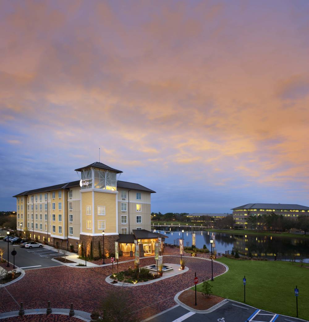 Hotel Indigo Deerwood Park 7