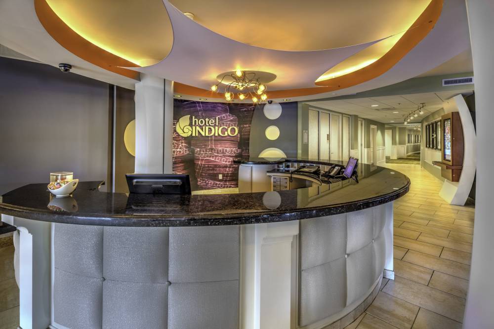 Hotel Indigo Deerwood Park 8