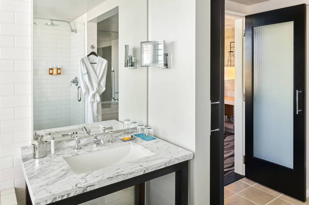 Corner Guest Bathroom – Walk-In Shower