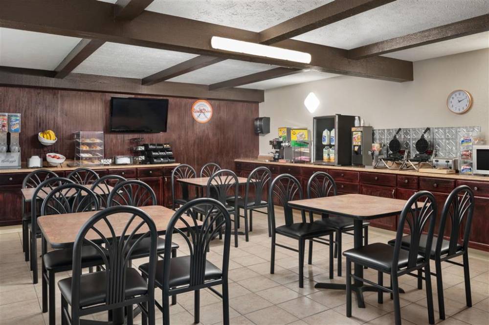 Howard Johnson By Wyndham Appleton 5