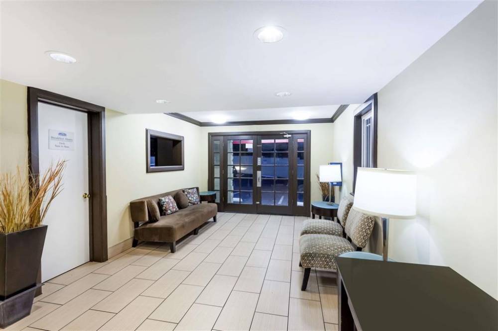 Howard Johnson By Wyndham San Diego Hotel Circle 2