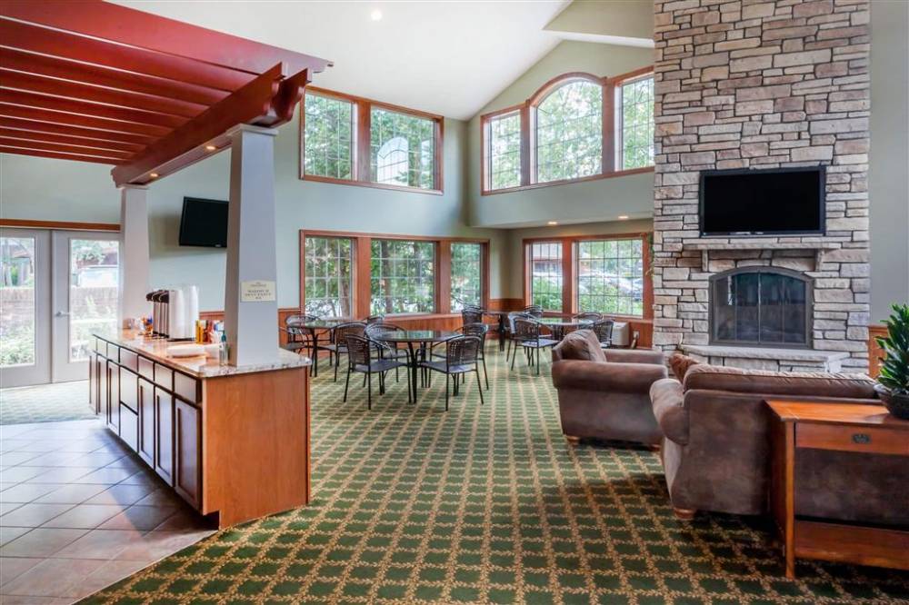 Howard Johnson By Wyndham Traverse City 2