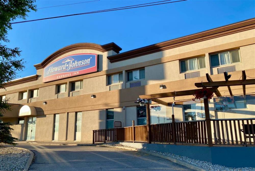 Howard Johnson By Wyndham Winnipeg West 2