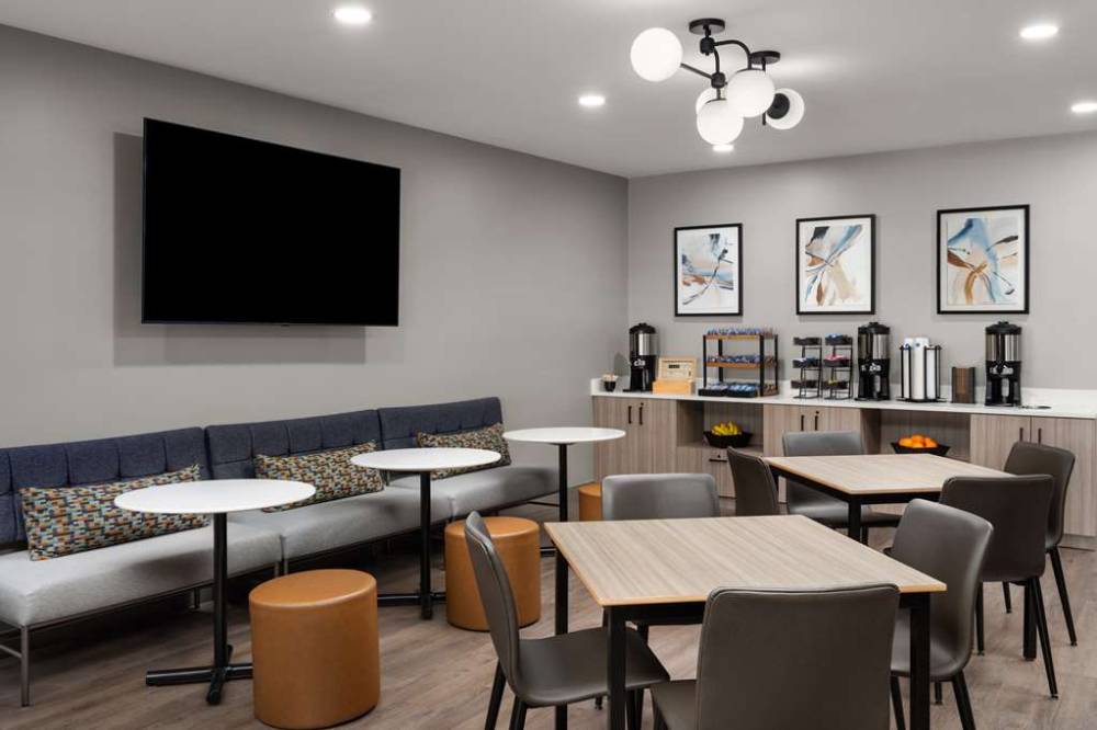 Hyatt Studios Mobile/tillmans Corner 5