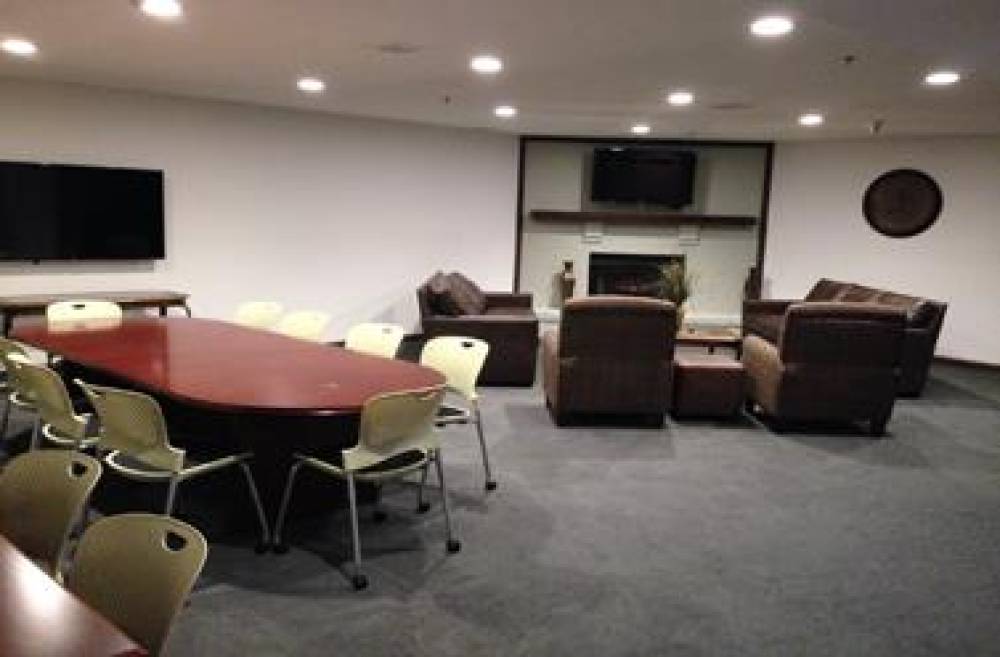 Ivy Court Inn And Suites 3
