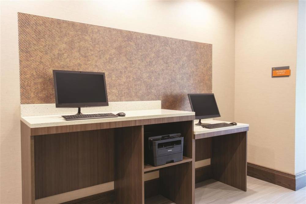 La Quinta Inn Ste Amherst 5