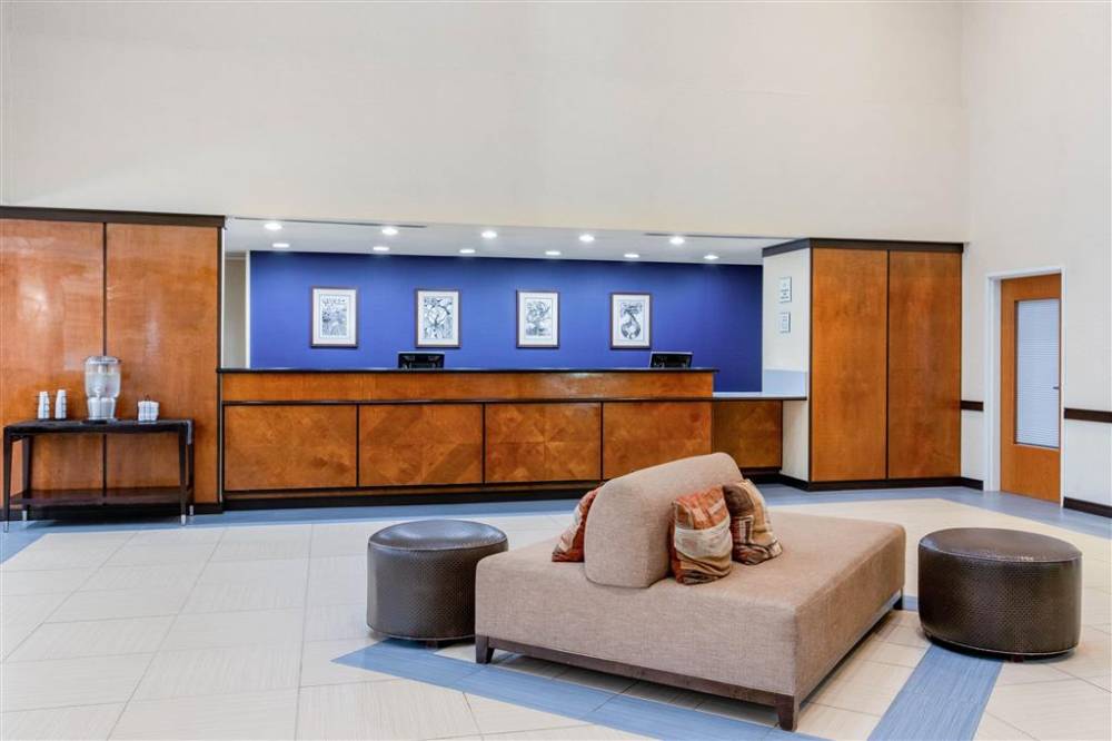 La Quinta Inn Ste Ap West 3
