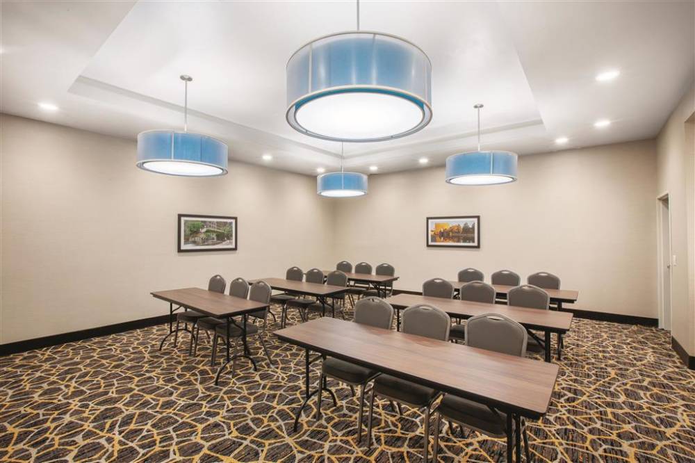 La Quinta Inn Ste Broken Arrow 3
