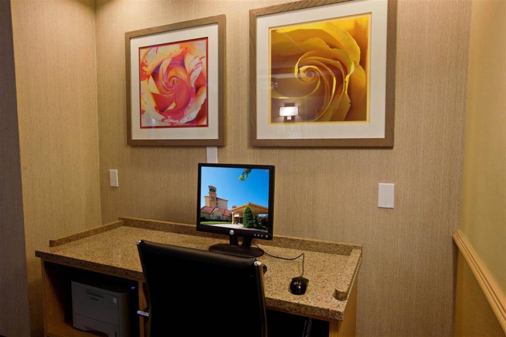 La Quinta Inn Ste Greensboro 6