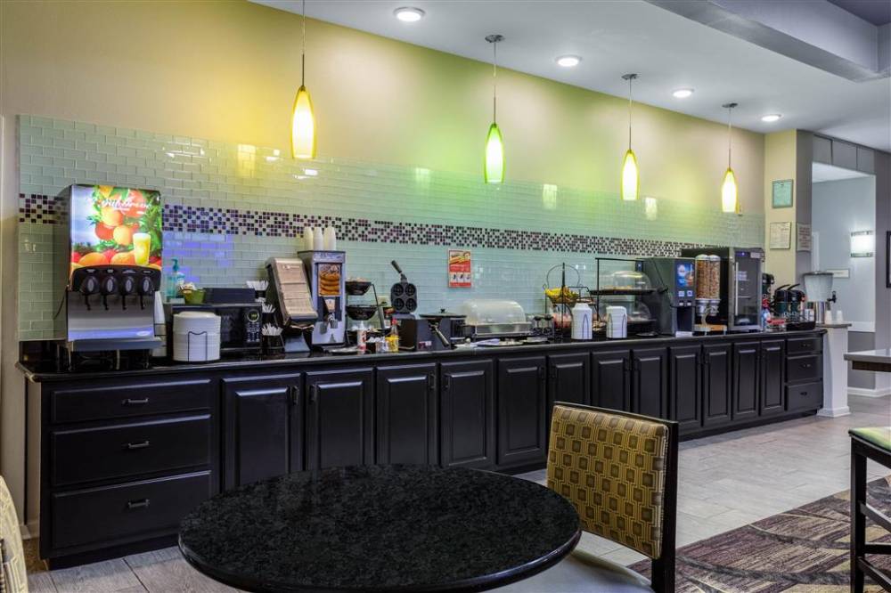 La Quinta Inn Ste Hsv Ap 4