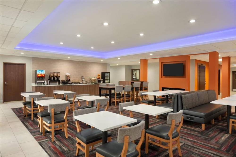 La Quinta Inn Ste Lackawanna 2