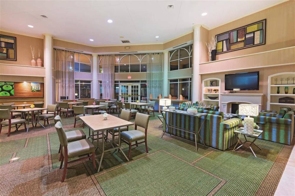 La Quinta Inn & Suites By Wyndham Dallas Dfw Airport North 5