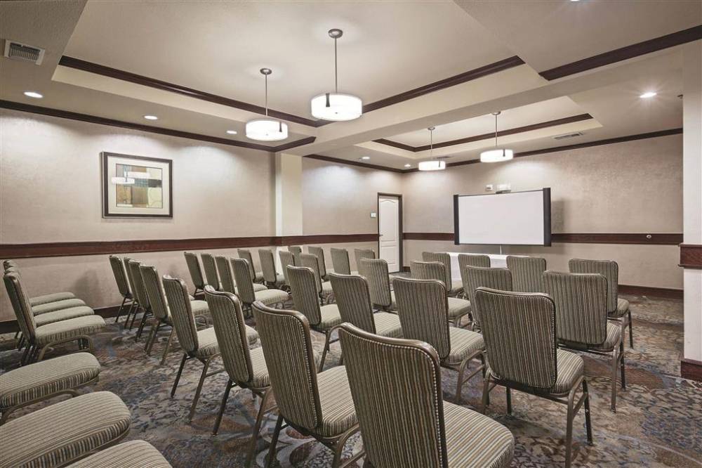 La Quinta Inn & Suites By Wyndham Dfw Airport West - Euless 3