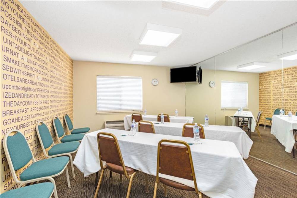 La Quinta Inn & Suites By Wyndham El Paso East 4