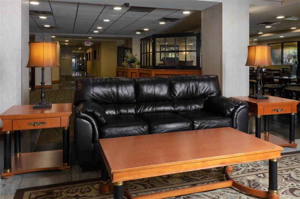 La Quinta Inn & Suites By Wyndham Garden City 4