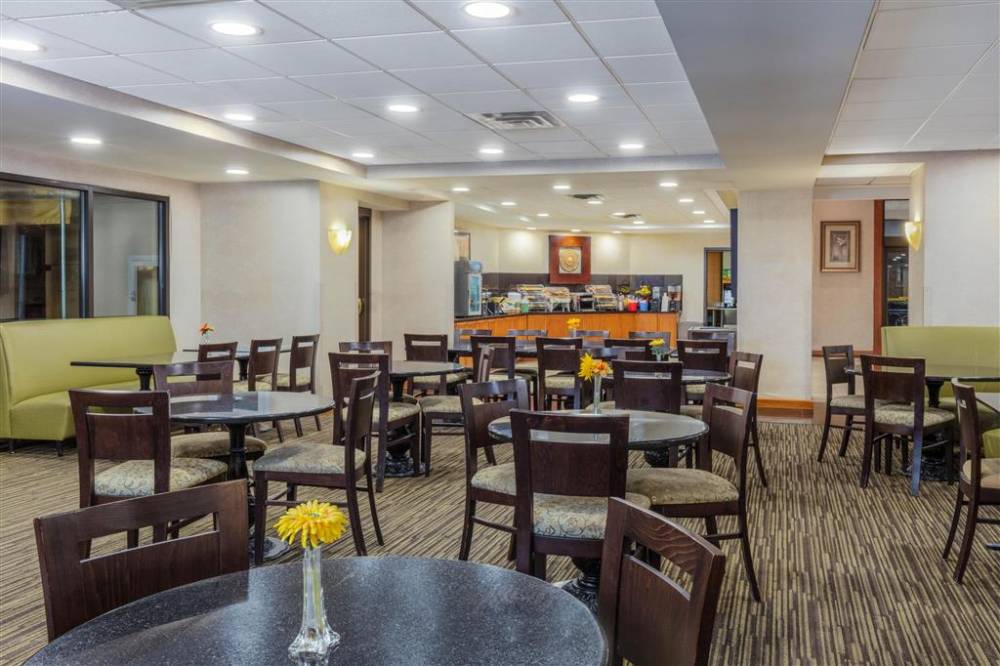 La Quinta Inn & Suites By Wyndham Garden City 6