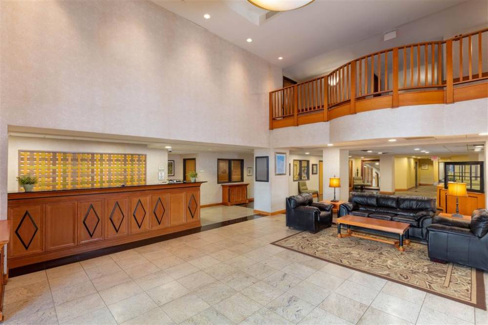 La Quinta Inn & Suites By Wyndham Garden City 5