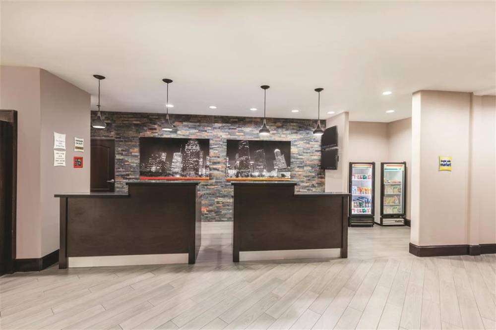 La Quinta Inn & Suites By Wyndham Houston Bush Intl Airpt E 2