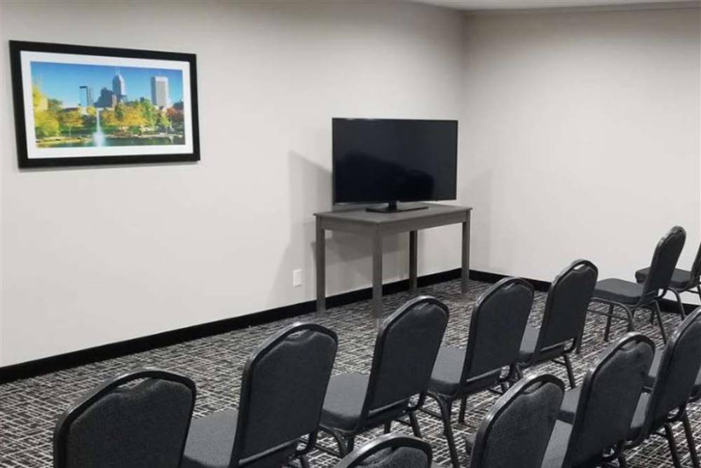 La Quinta Inn & Suites By Wyndham Indianapolis Downtown 2