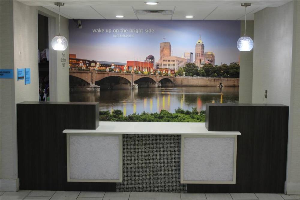 La Quinta Inn & Suites By Wyndham Indianapolis Downtown 3