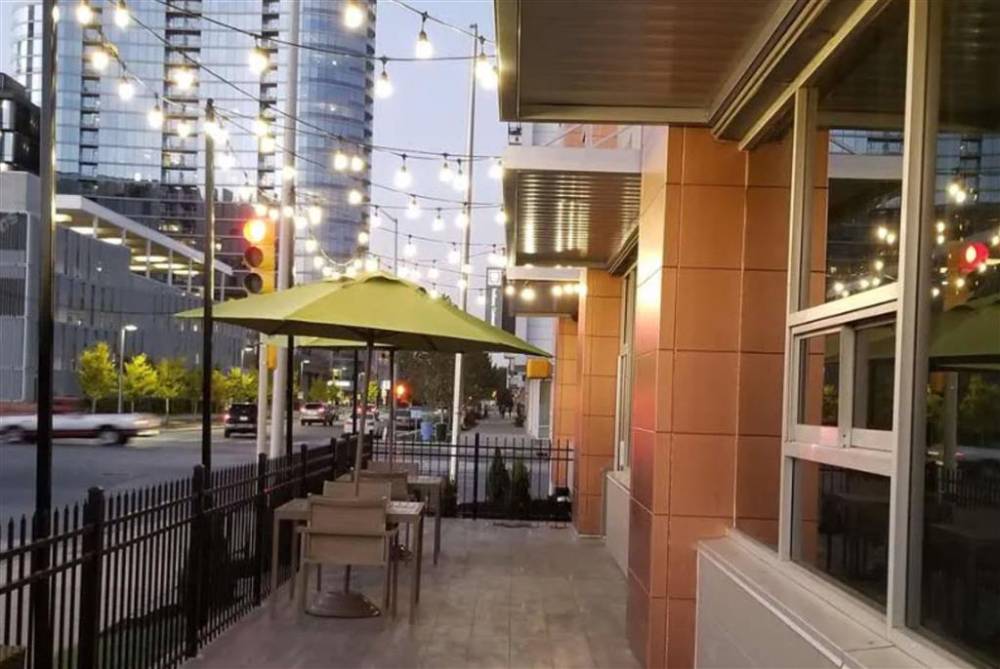 La Quinta Inn & Suites By Wyndham Indianapolis Downtown 4