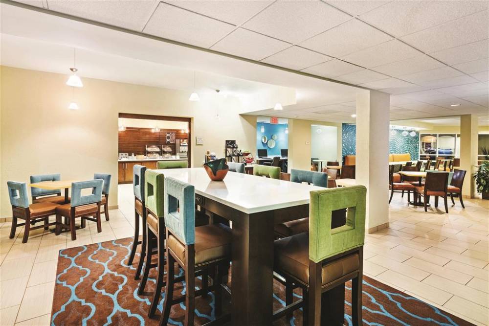 La Quinta Inn & Suites By Wyndham Knoxville Airport 6