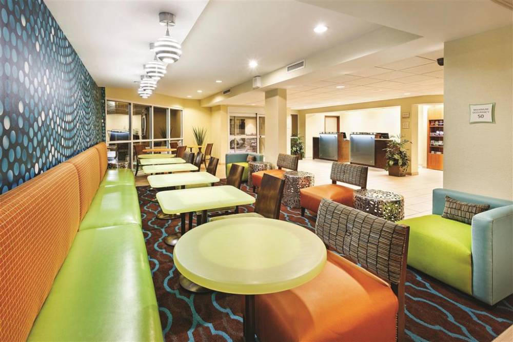 La Quinta Inn & Suites By Wyndham Knoxville Airport 4