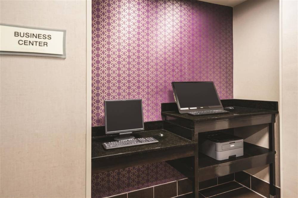 La Quinta Inn & Suites By Wyndham Louisville East 5