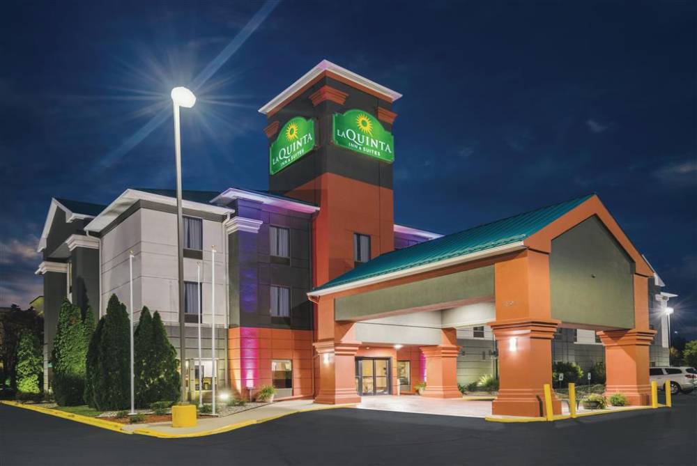 La Quinta Inn & Suites By Wyndham Louisville East 1