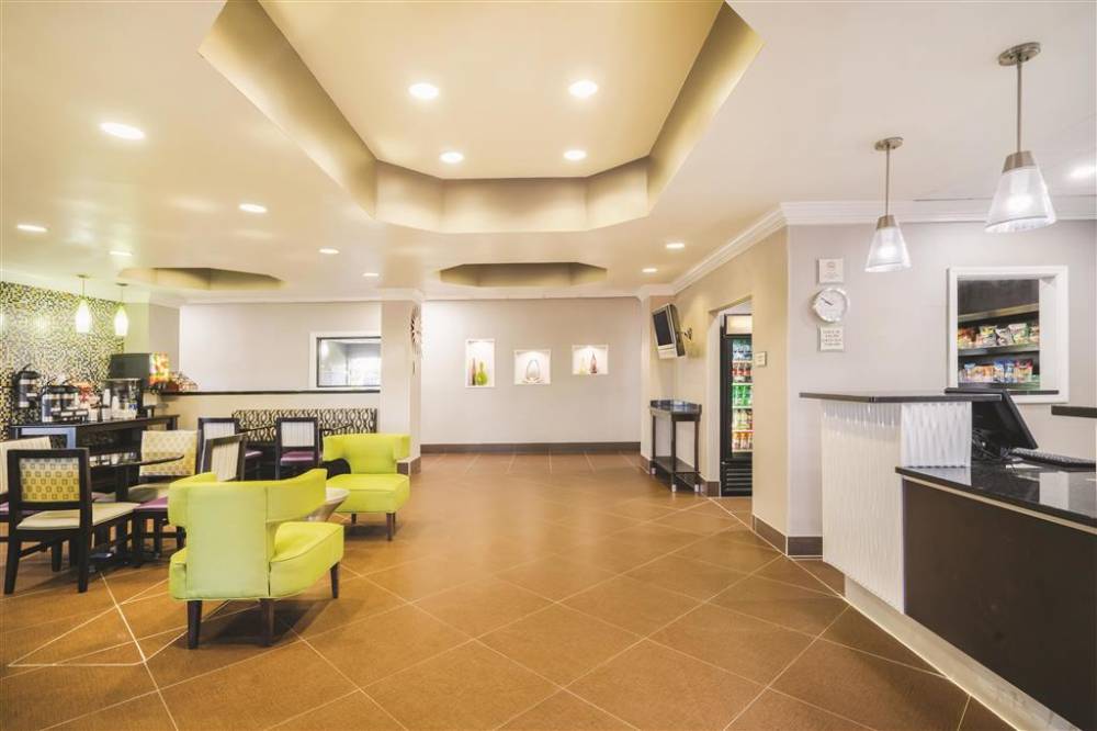 La Quinta Inn & Suites By Wyndham Louisville East 3