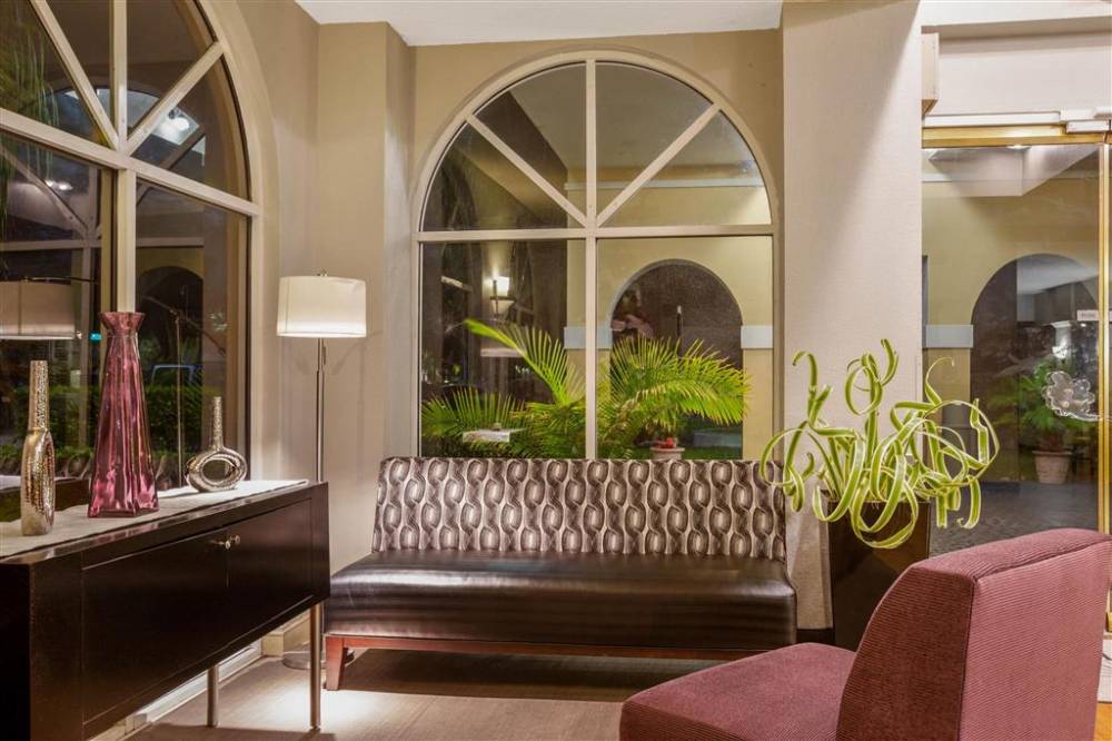 La Quinta Inn & Suites By Wyndham Miami Lakes 2
