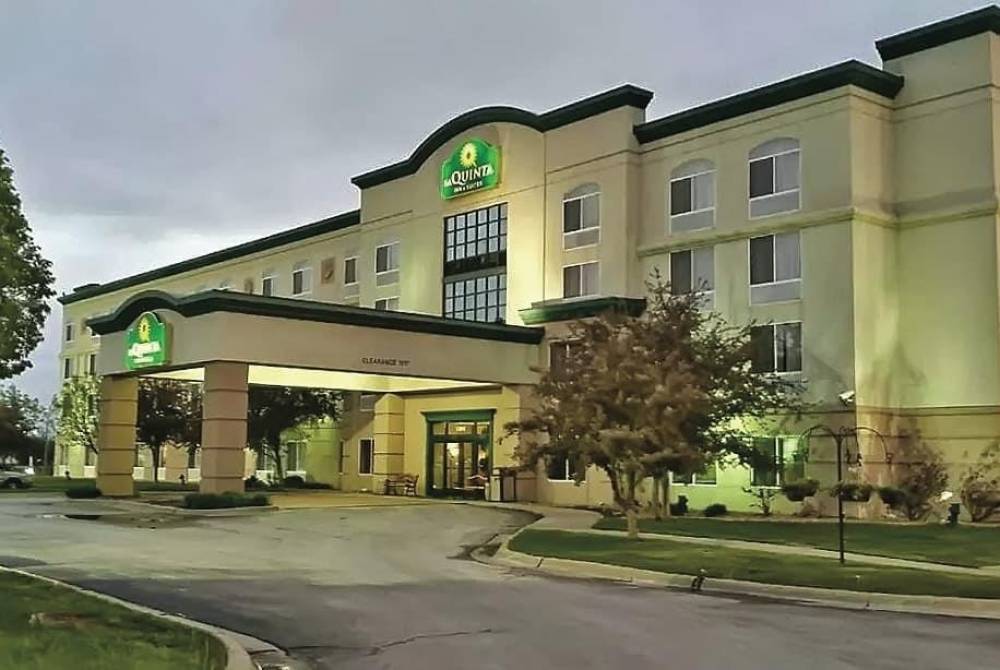 La Quinta Inn & Suites By Wyndham Omaha Airport Downtown 2