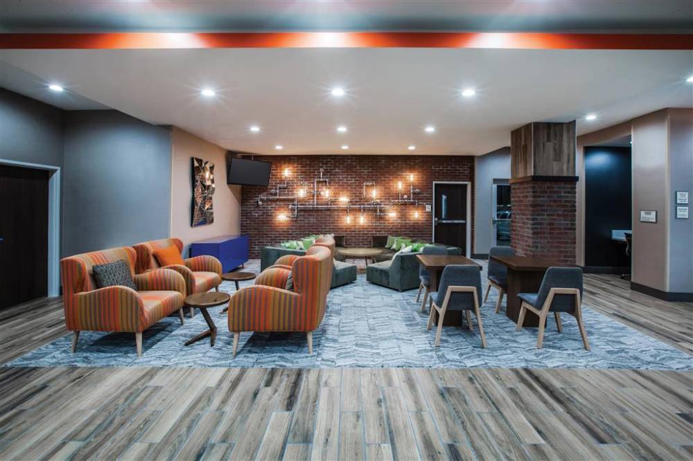 La Quinta Inn & Suites By Wyndham Owasso 4
