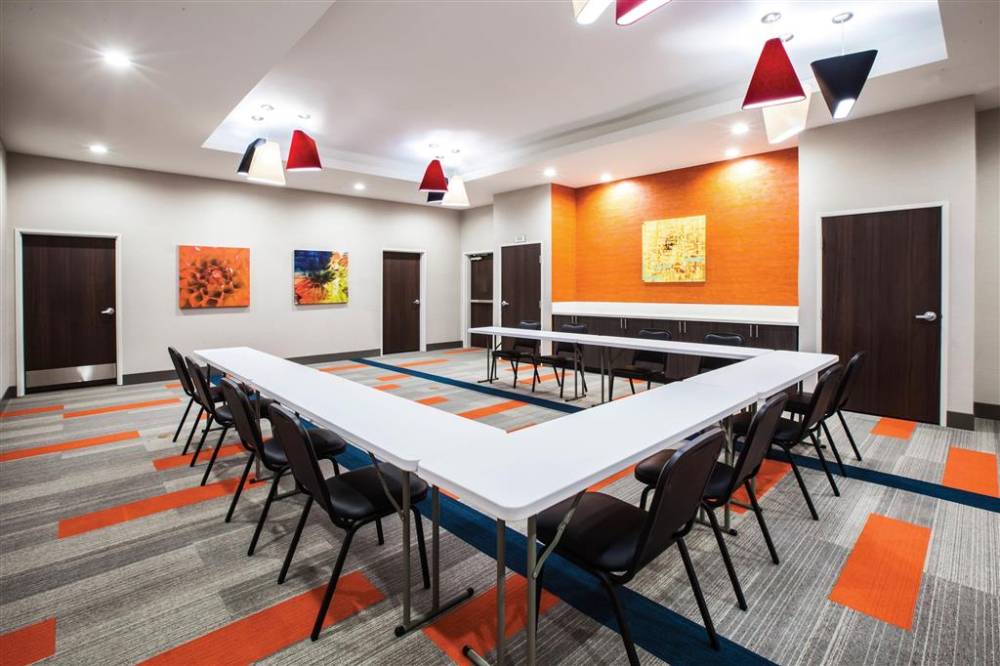 La Quinta Inn & Suites By Wyndham Owasso 3