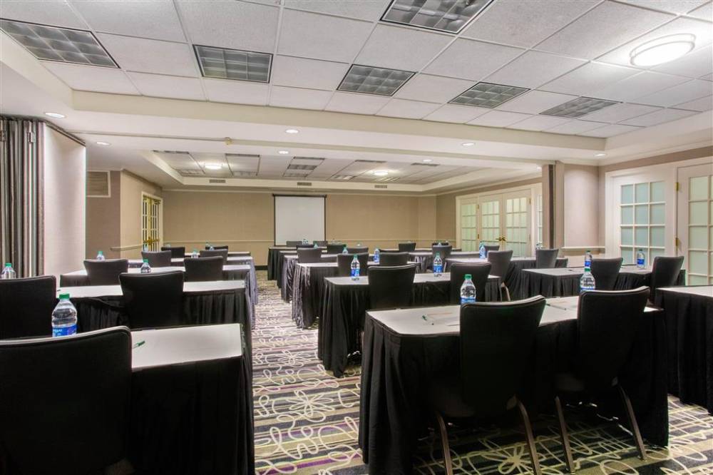 La Quinta Inn & Suites By Wyndham Raleigh Durham Airport 2