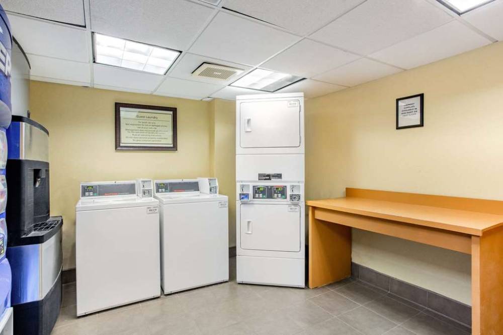 La Quinta Inn & Suites By Wyndham Raleigh/durham Southpoint 6
