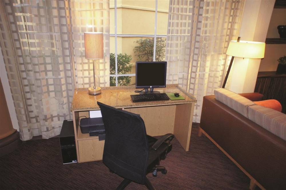 La Quinta Inn & Suites By Wyndham Raleigh/durham Southpoint 7