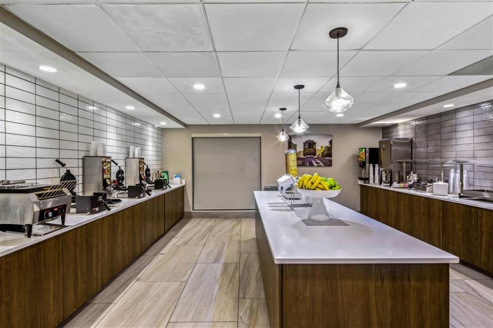 La Quinta Inn & Suites By Wyndham San Francisco Airport N 4