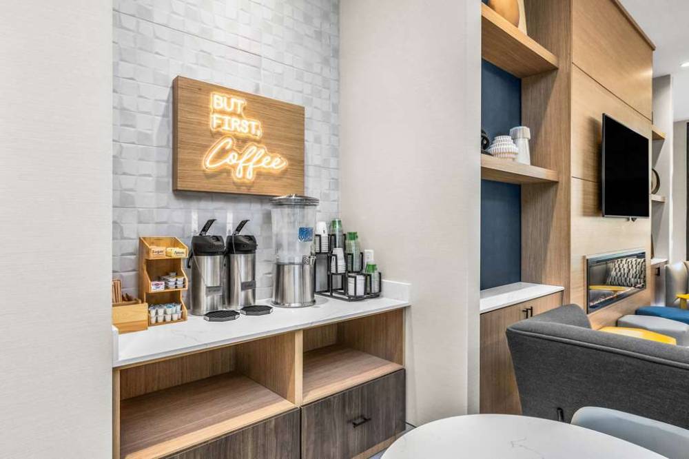 La Quinta Inn & Suites By Wyndham San Jose Airport-downtown 6