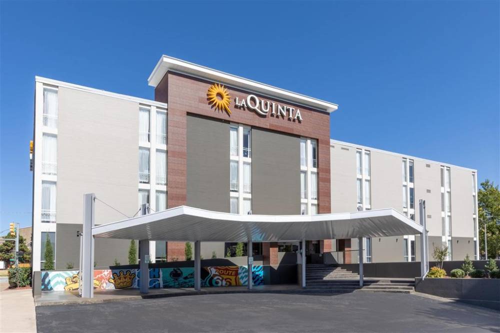 La Quinta Inn & Suites By Wyndham Tulsa Downtown/route 66 3