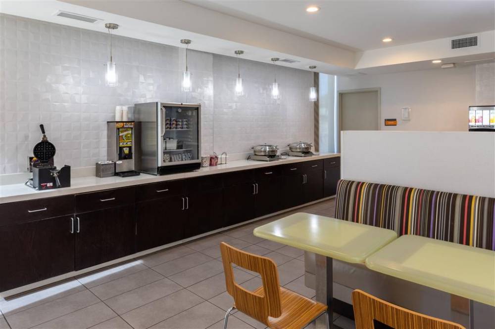 La Quinta Inn & Suites By Wyndham Tulsa Downtown/route 66 6