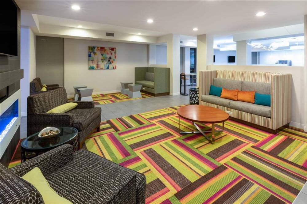 La Quinta Inn & Suites By Wyndham Tulsa Downtown/route 66 5