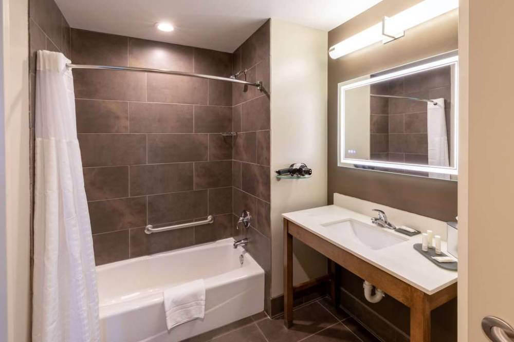 La Quinta Inn & Suites By Wyndham Tulsa Downtown/route 66 10