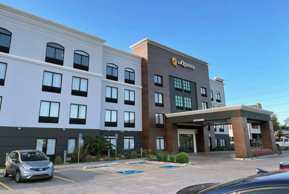 La Quinta Inn & Suites By Wyndham Tulsa Midtown 2